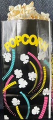 200 POPCORN GUSSETED BAGS (SIZE 6 3/4 X 4 1/2 X 2 1/2) 2 OZ FUN SIZE