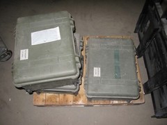 Pelican Protector 1560 Case 23x18x11 OD 19x15x9 ID Wheels PullOut Handle Damaged