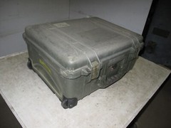 Pelican Protector 1560 Case 23x18x11 OD 19x15x9 ID Wheels PullOut Handle Damaged