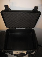 Pelican Protector 1520 Case 19x15x7 OD 17x12x6 ID Weathertight Hard case Damaged