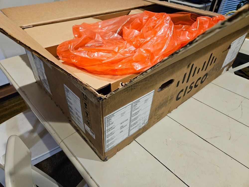 Empty shipping box w/ factory foam Cisco/Dell 1U/2U rack server – used
