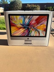 27″ Apple iMac 5K Retina display, 1 TB HD, 8 GB RAM, 3.2 GHz & BOX