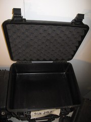 Pelican Protector 1520 Case 19x15x7 OD 17x12x6 ID Weathertight Hard case Damaged