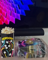 200 POPCORN GUSSETED BAGS (SIZE 6 3/4 X 4 1/2 X 2 1/2) 2 OZ FUN SIZE