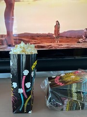 200 POPCORN GUSSETED BAGS (SIZE 6 3/4 X 4 1/2 X 2 1/2) 2 OZ FUN SIZE