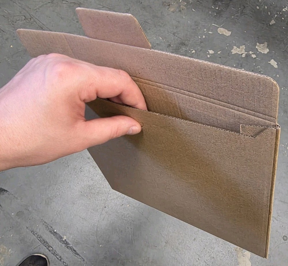 10⅝-10¾” (27cm) Pre-Sealed Bottom Mailer Boxes – Thin Durable Tape-Free Eco-Fold