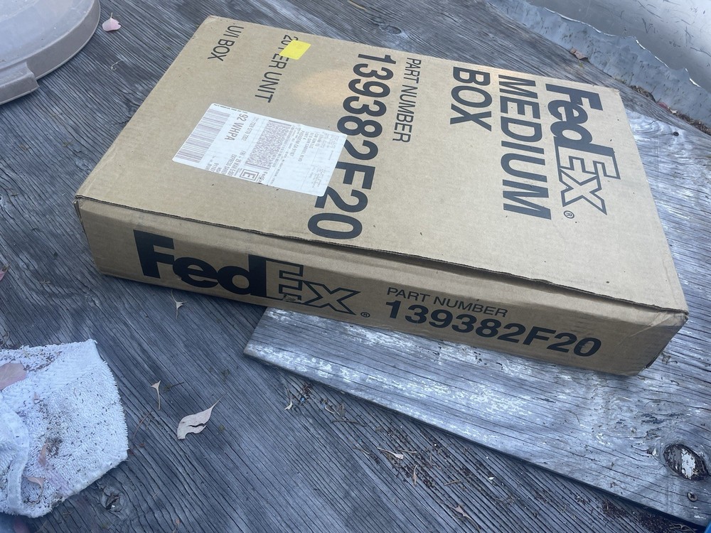 Box Of FedEx Medium boxes 20 In Box