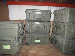 Pelican Protector 1560 Case 23x18x11 OD 19x15x9 ID Wheels PullOut Handle Damaged